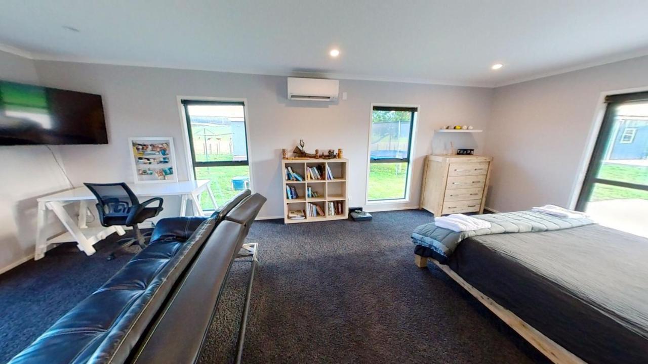 Full Holiday Home To Yourself, Up To 21 Guests Atiamuri Экстерьер фото