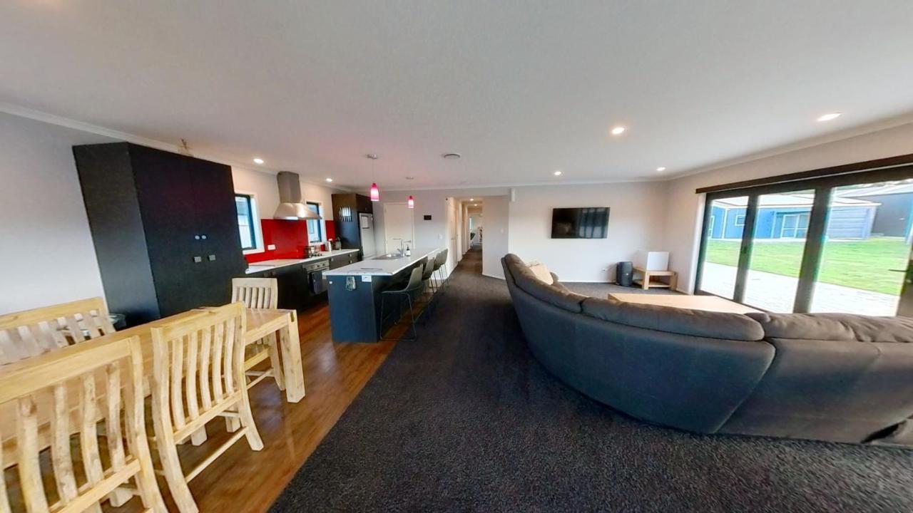 Full Holiday Home To Yourself, Up To 21 Guests Atiamuri Экстерьер фото